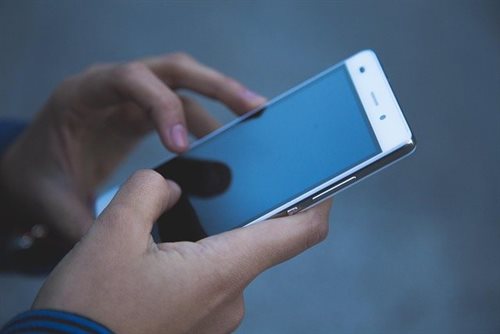 Dnes 28/11 nalezen telefon!