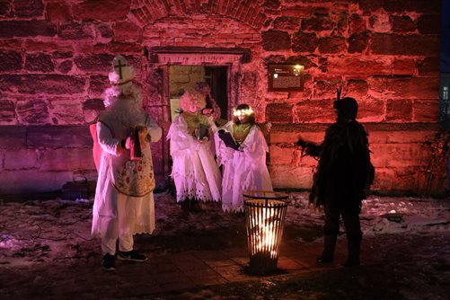 FOTO: Adventní bloudění a Mikuláš ve dveřích